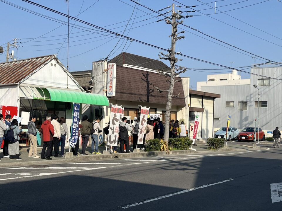 うどん屋「手打十段 うどんバカ一代」にできる行列